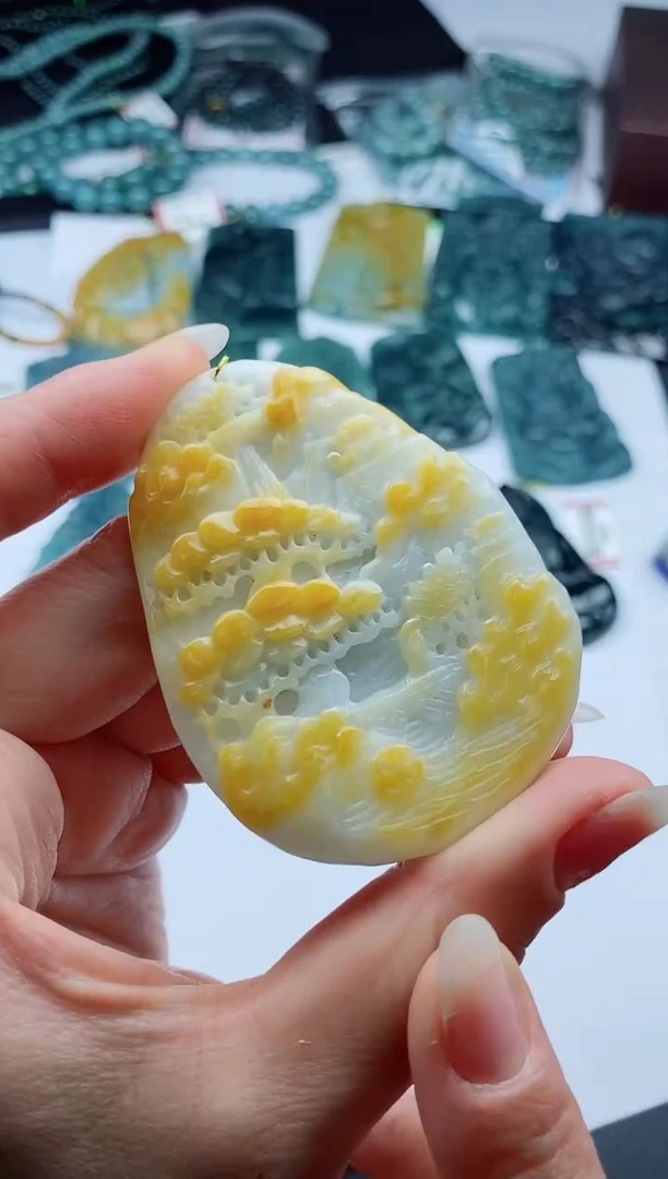 翡翠未镶嵌颈饰
