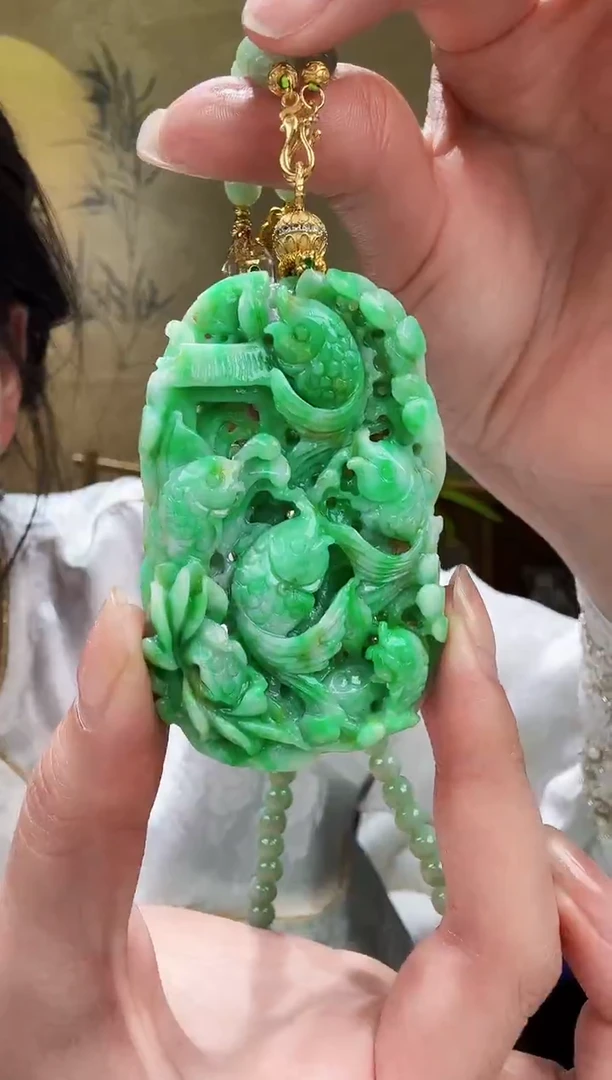 颈饰未镶嵌翡翠吊坠