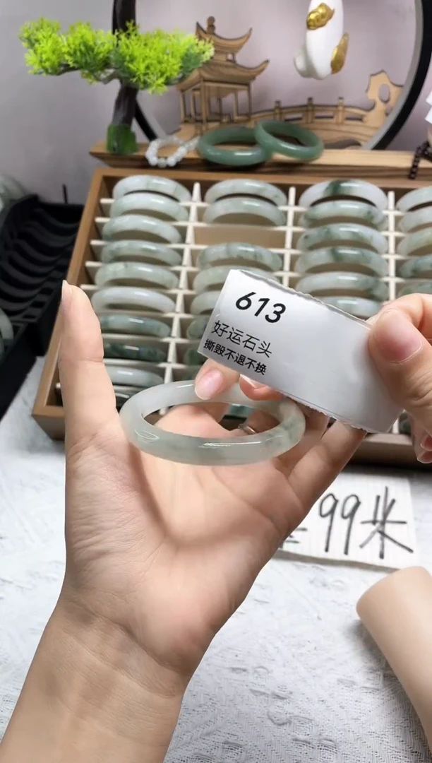 未镶嵌手镯石英质玉613