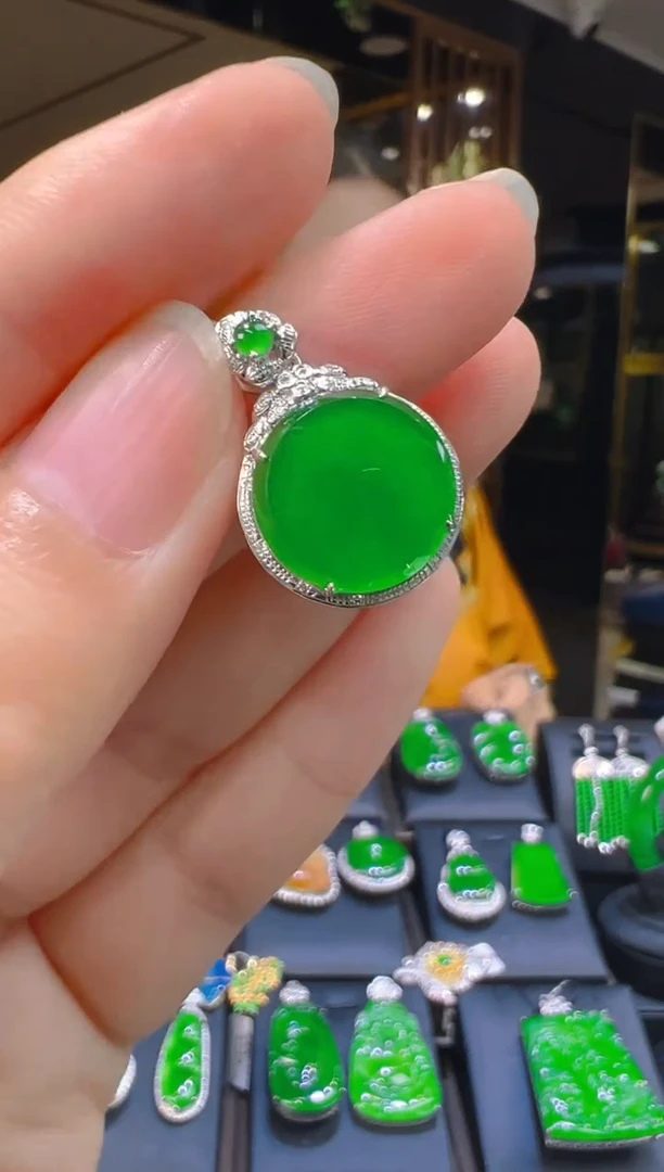 吊坠(赠链)18K金镶嵌翡翠149