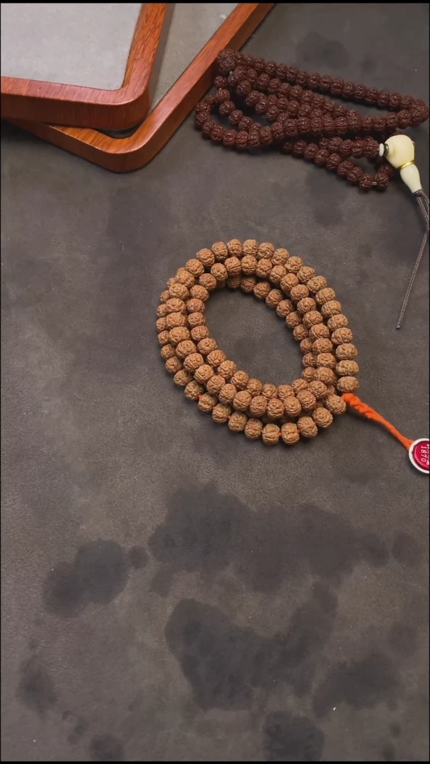 吊坠金刚菩提QA-02纯血老树王小金刚菩提108（10mm+)打孔处微黄款