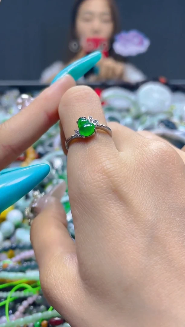 颈饰未镶嵌翡翠/H/翡翠A货，一件也是批发价