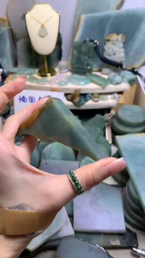 【闪购商品】翡翠挂件未镶嵌缅甸A货翡翠，没有运费险
