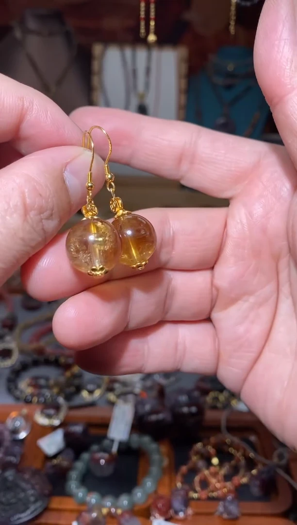 【闪购商品】水晶黄水晶耳勾银S925镶嵌多样性发一对