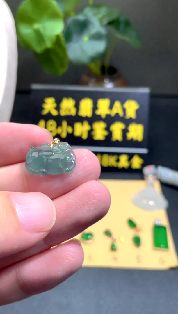颈饰18K金镶嵌翡翠翡翠A货