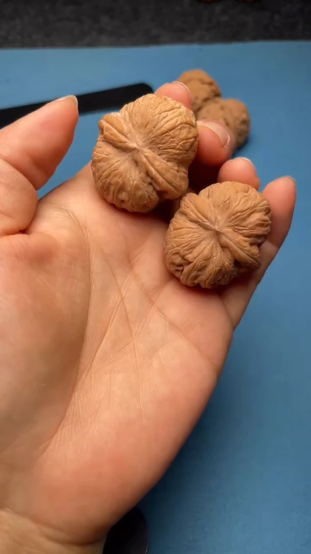 桃核把件w121  元宝 36尺