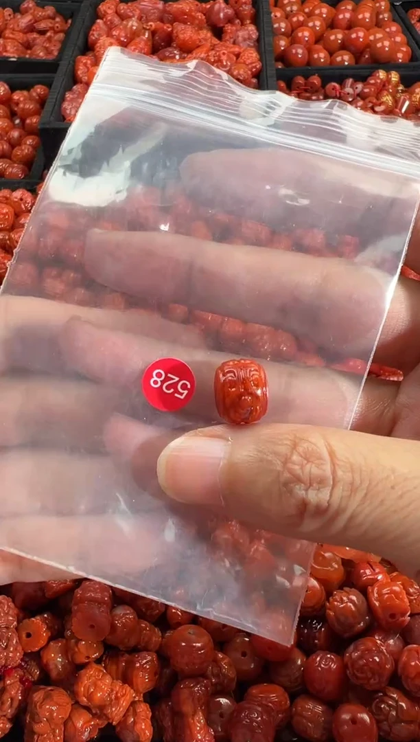 颈饰未镶嵌南红玛瑙1
