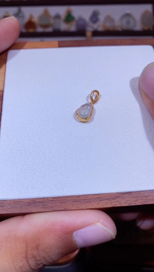 翡翠18K金镶嵌吊坠(不含链)111111