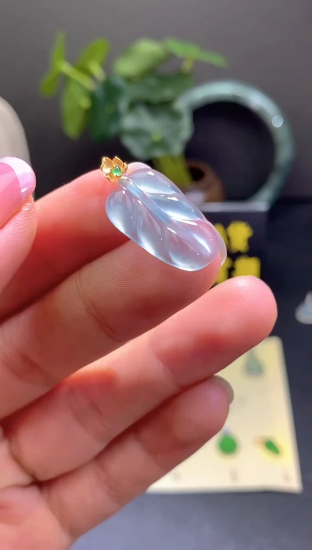 翡翠18K金镶嵌颈饰翡翠A货吊坠