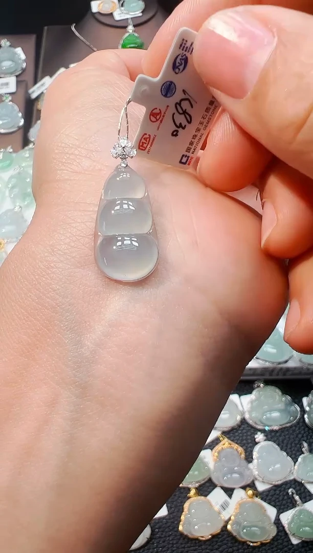 吊坠(不含链)18K金镶嵌翡翠福豆吊坠