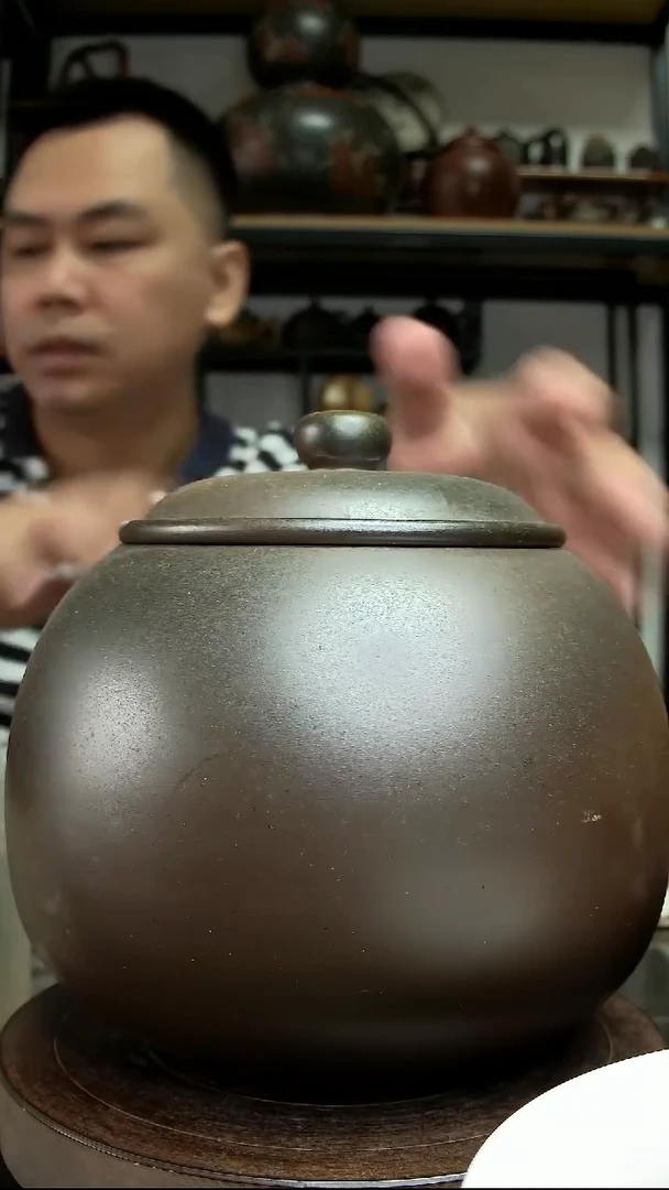 茶叶罐  底部变形 1斤左右 柴烧