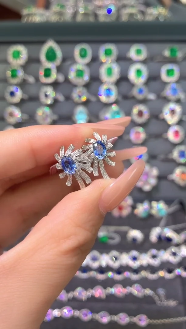 耳饰蓝宝石18K金镶嵌-