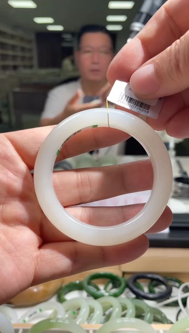 未镶嵌手镯和田玉55-56圈口 6258