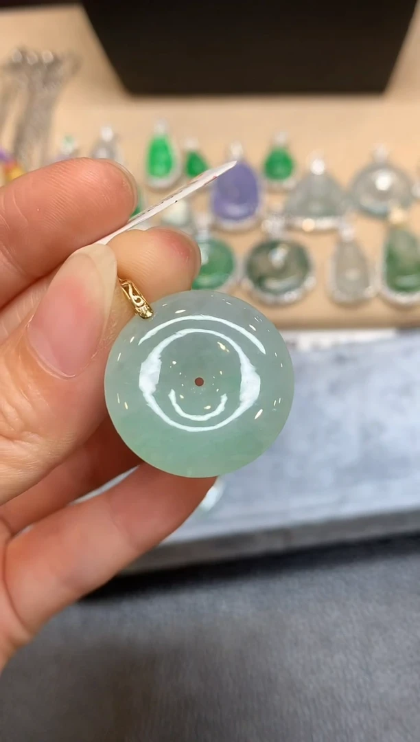 颈饰18K金镶嵌翡翠平安扣【无服务费