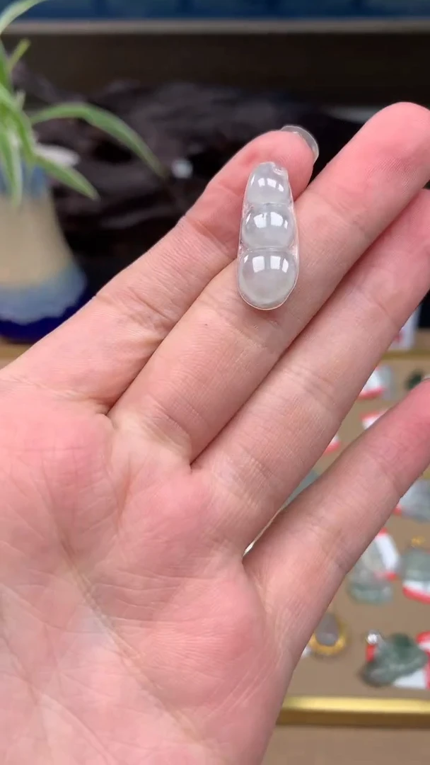 【闪购商品】翡翠颈饰未镶嵌豆子