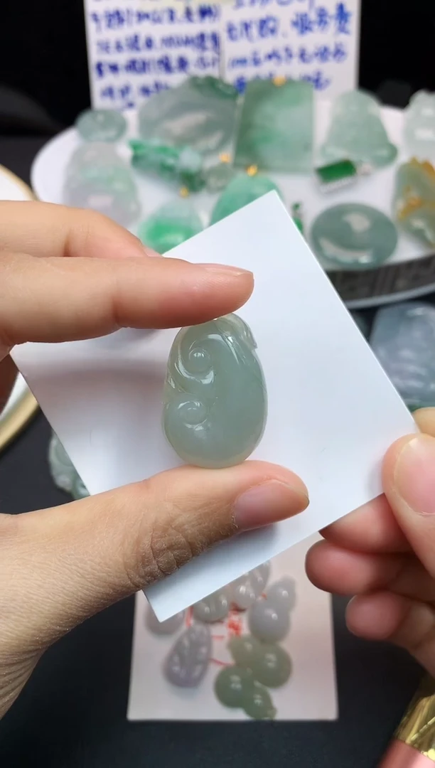 颈饰未镶嵌翡翠吊坠