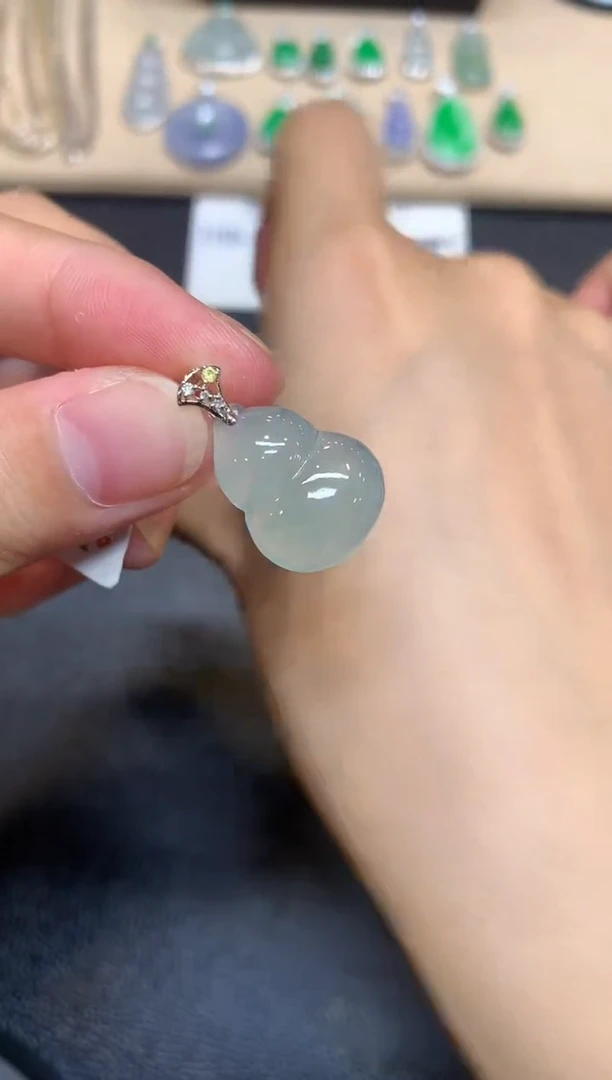 翡翠18K金镶嵌颈饰葫芦【无服务费