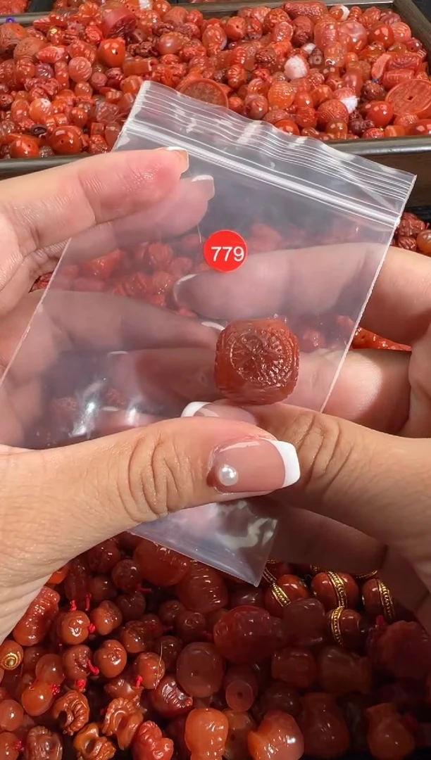 南红玛瑙未镶嵌颈饰11