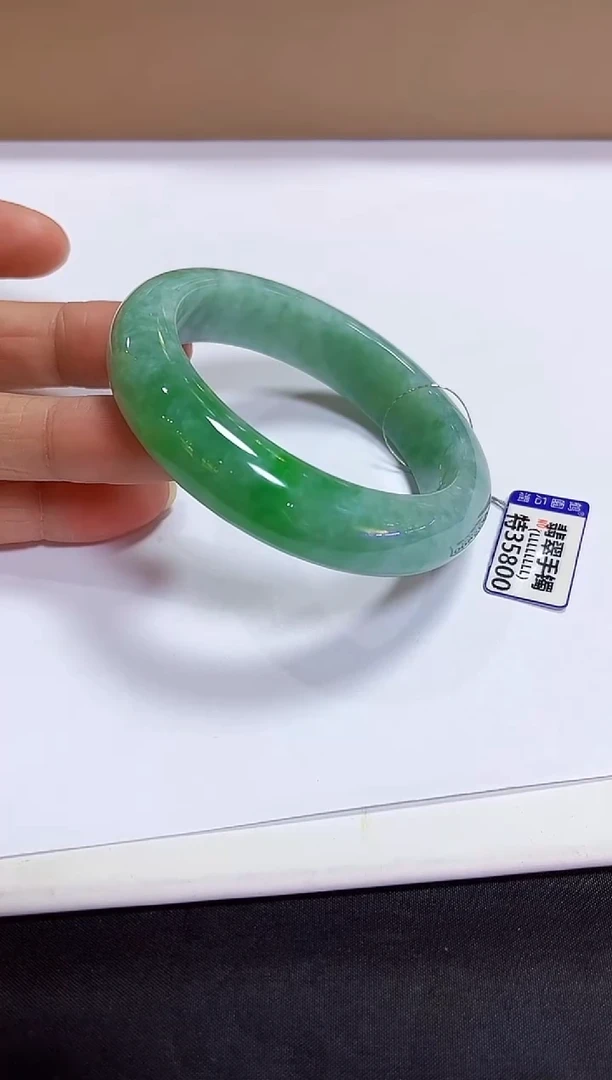 颈饰未镶嵌翡翠手镯55