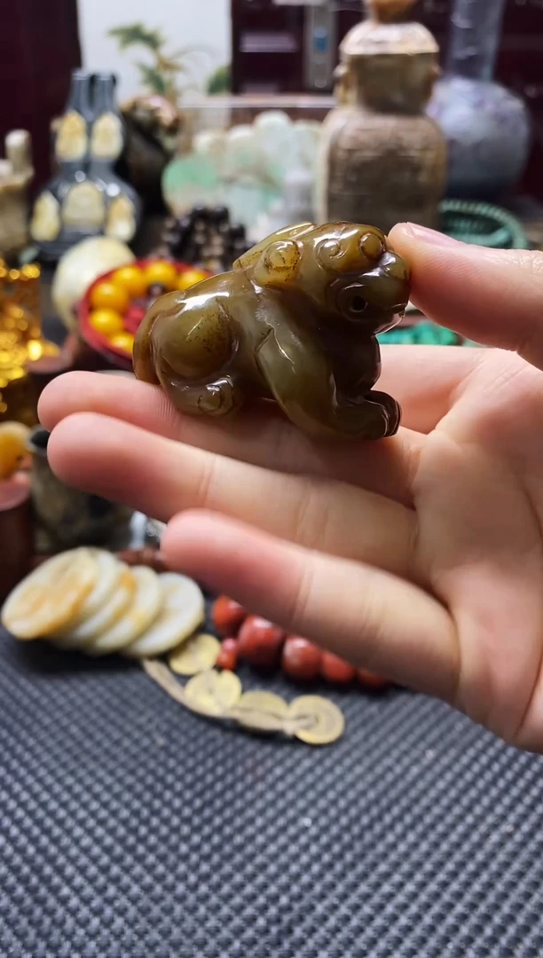 未镶嵌和田玉挂件狮子