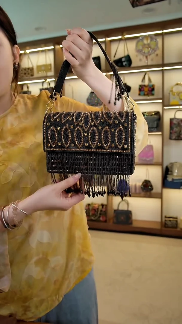 织物百格汇手工串珠包