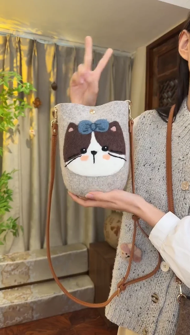 羊毛非遗羊毛毡包 手机包灰猫咪