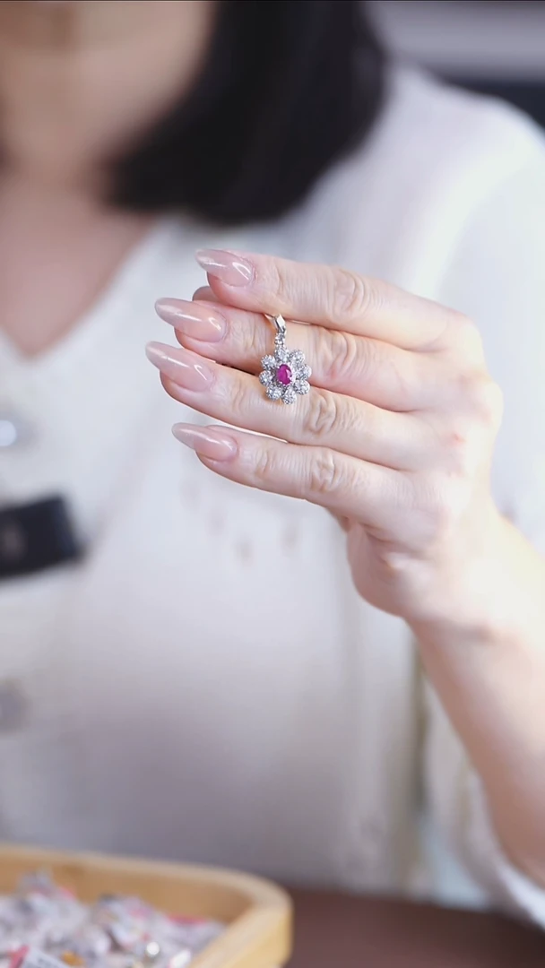 颈饰银S925镶嵌红宝石吊坠