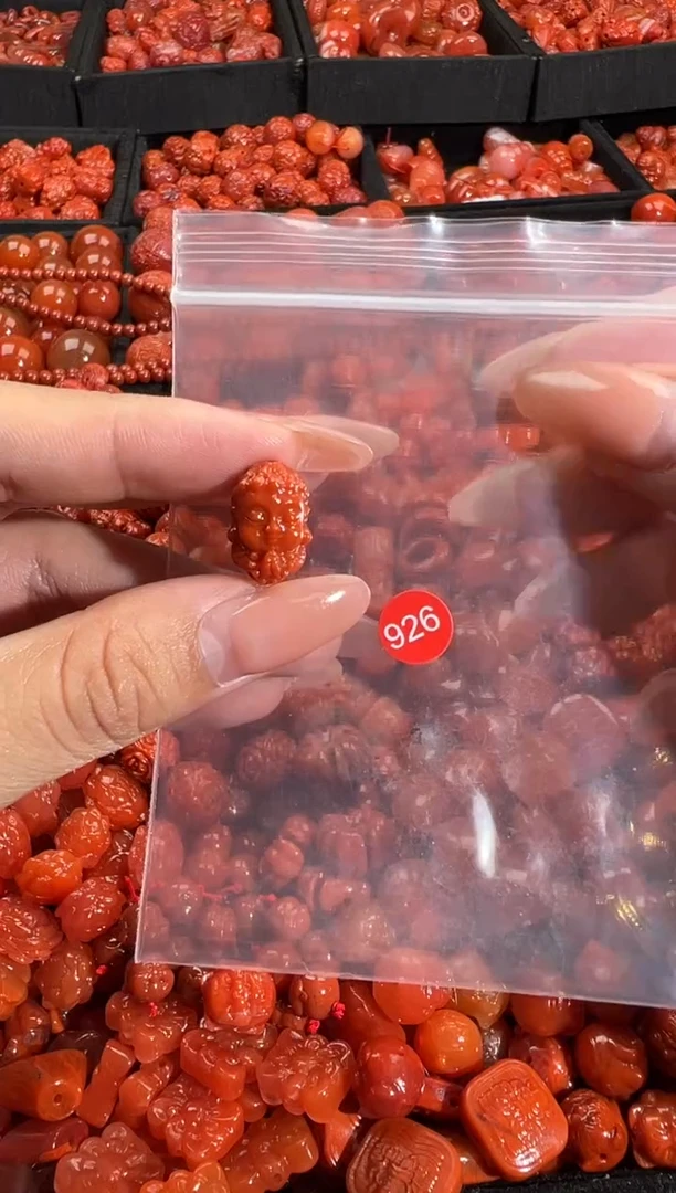 南红玛瑙未镶嵌颈饰1