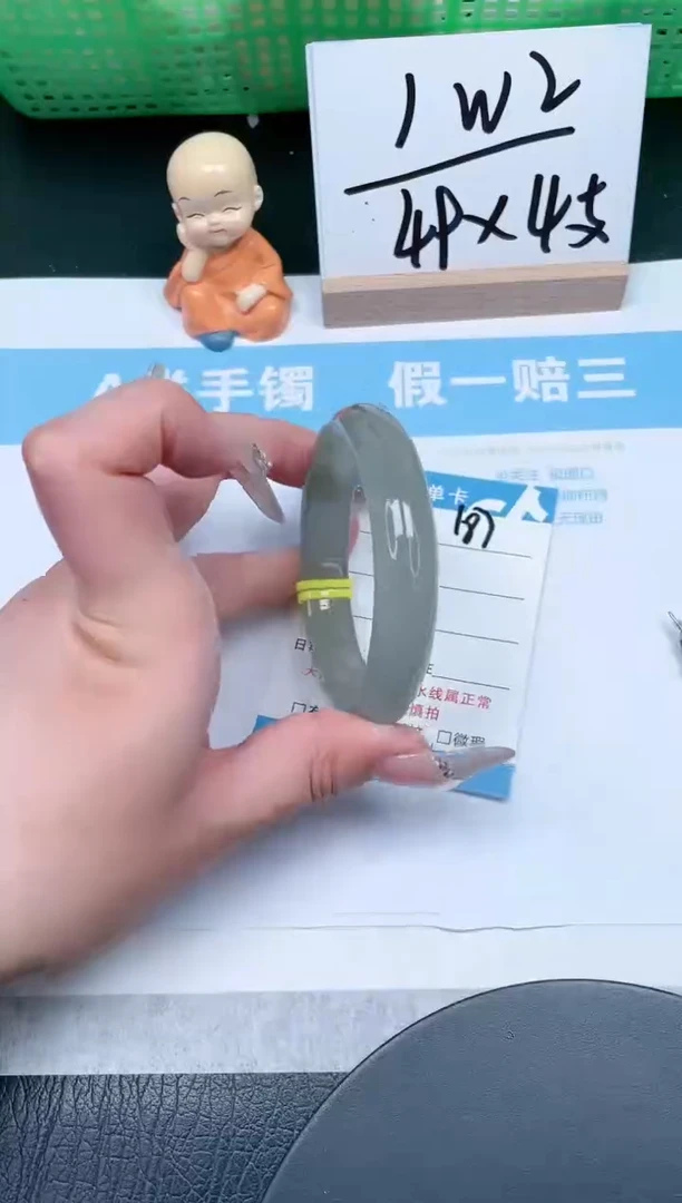 【闪购商品】石英质玉手镯未镶嵌187-56