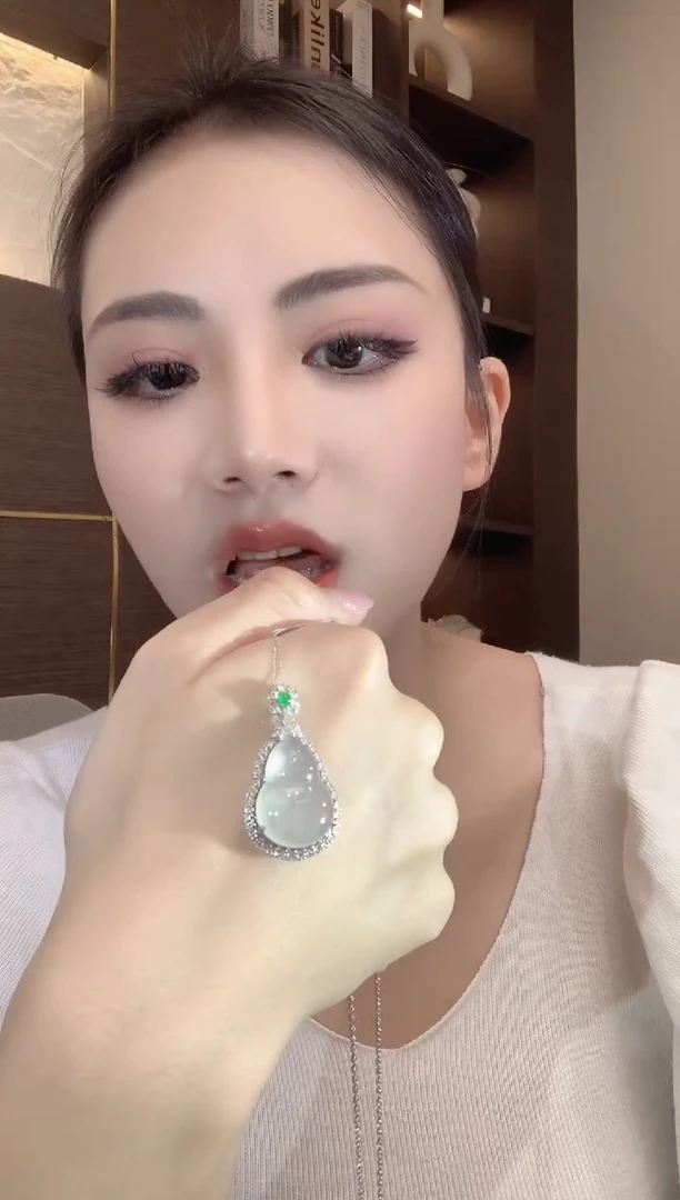 吊坠(不含链)18K金镶嵌翡翠A67