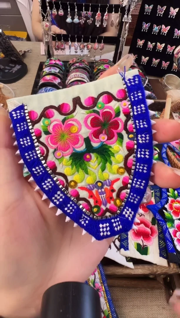 织绣一枝独秀老绣饰品200