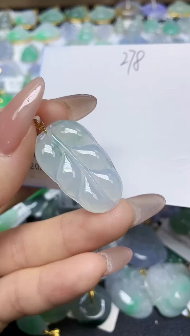 翡翠18K金镶嵌颈饰天然翡翠A货