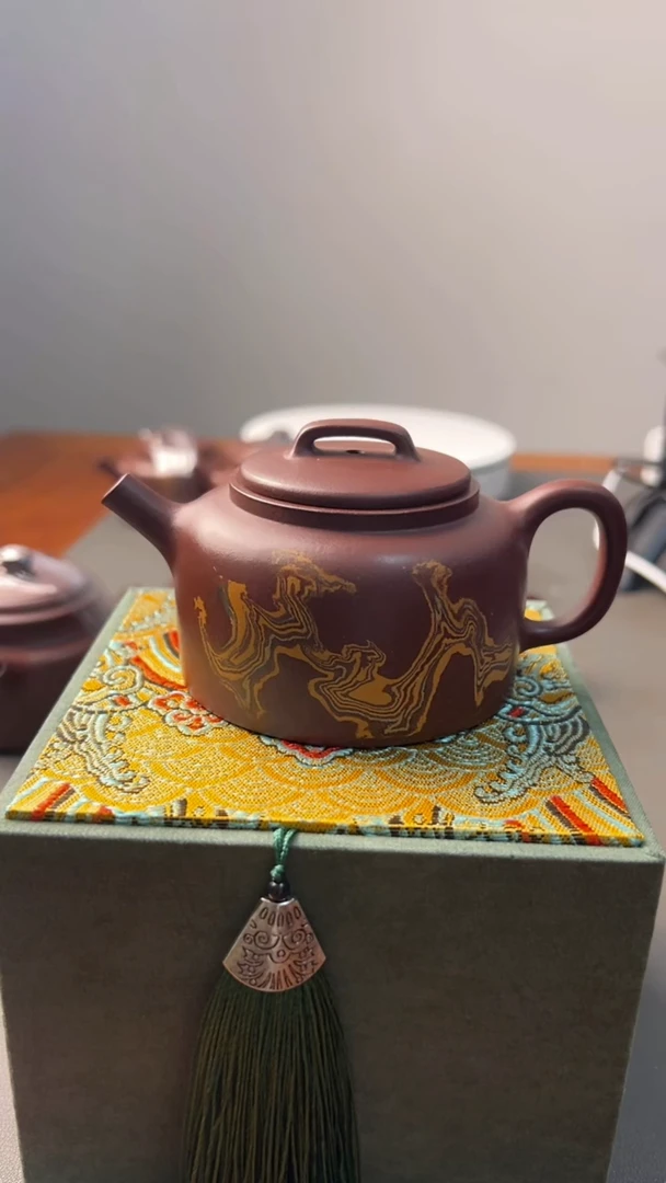 中式宜兴紫砂壶胶泥井栏160毫升