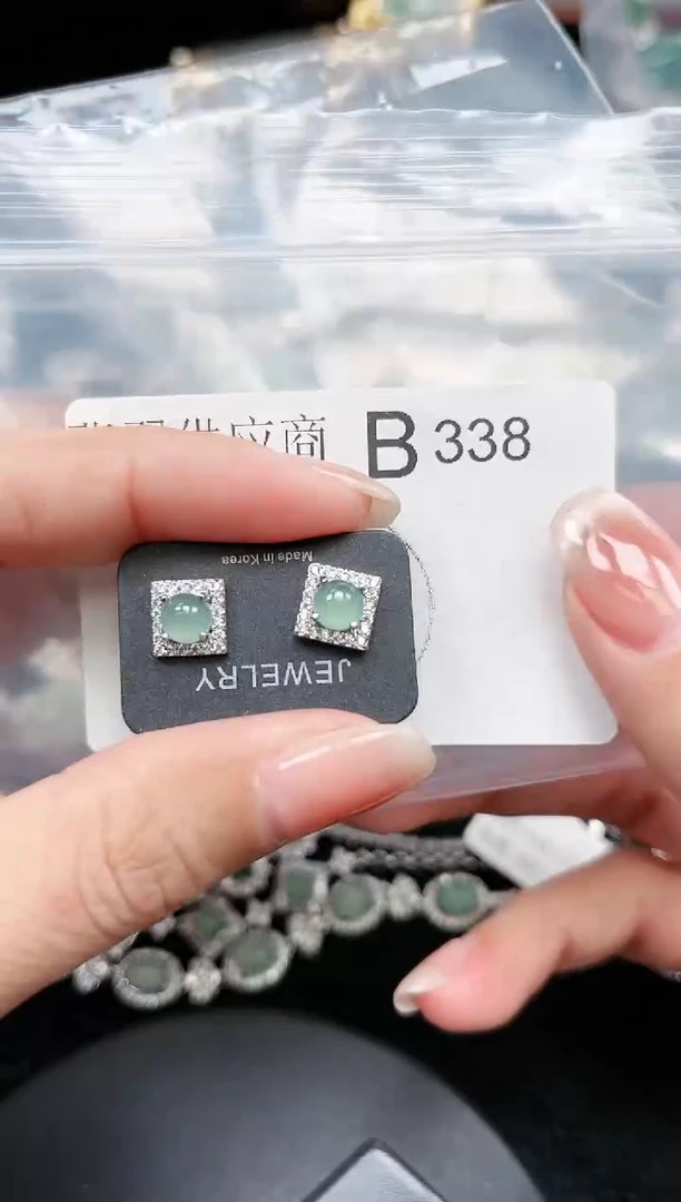 【闪购商品】翡翠颈饰未镶嵌338赠皮绳