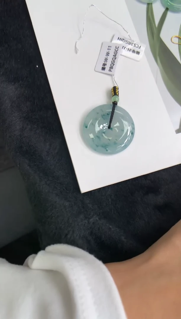 颈饰未镶嵌翡翠平安扣