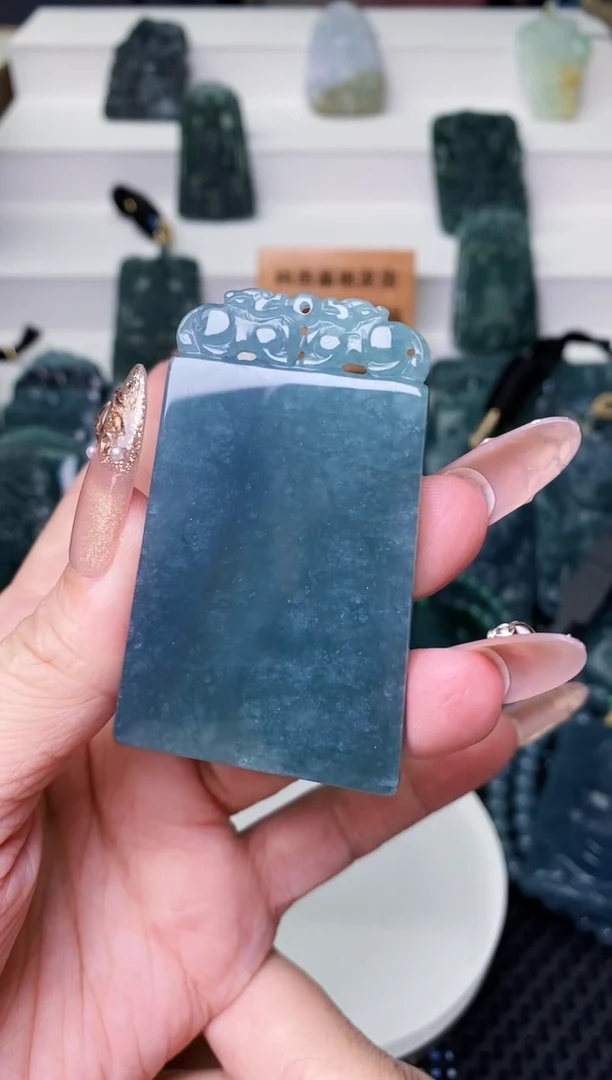 颈饰未镶嵌翡翠