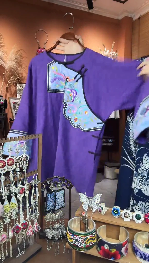 刺绣纯手工民族风苗服