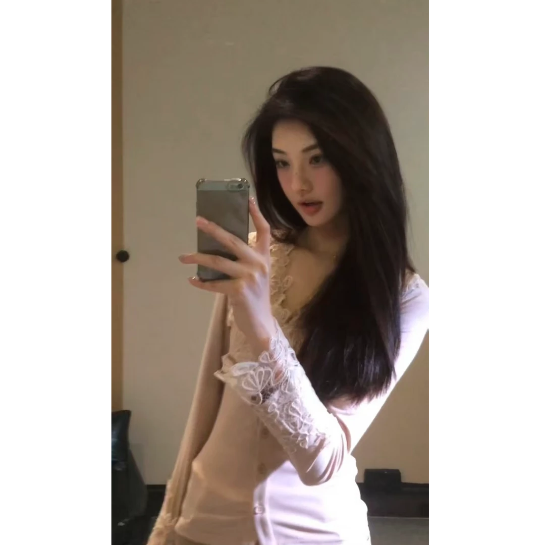 2025新款纯欲风温婉优雅刺绣重工蕾丝v领长袖修身上衣