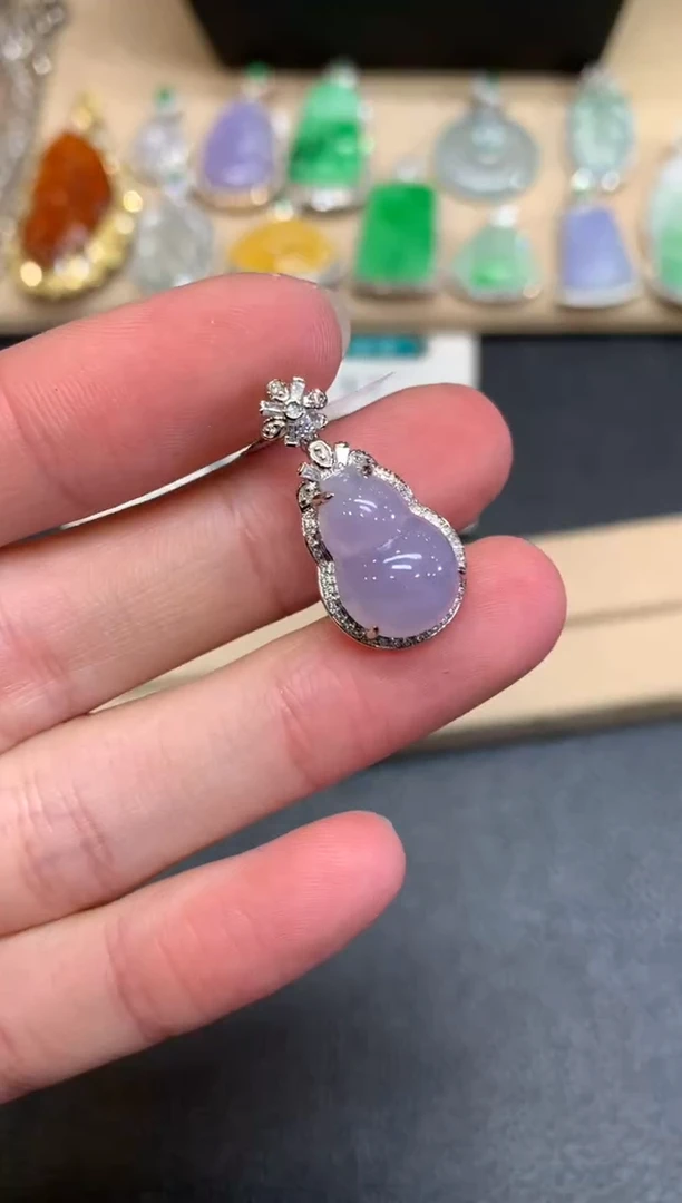 【闪购商品】翡翠颈饰18K金镶嵌葫芦【无服务费】