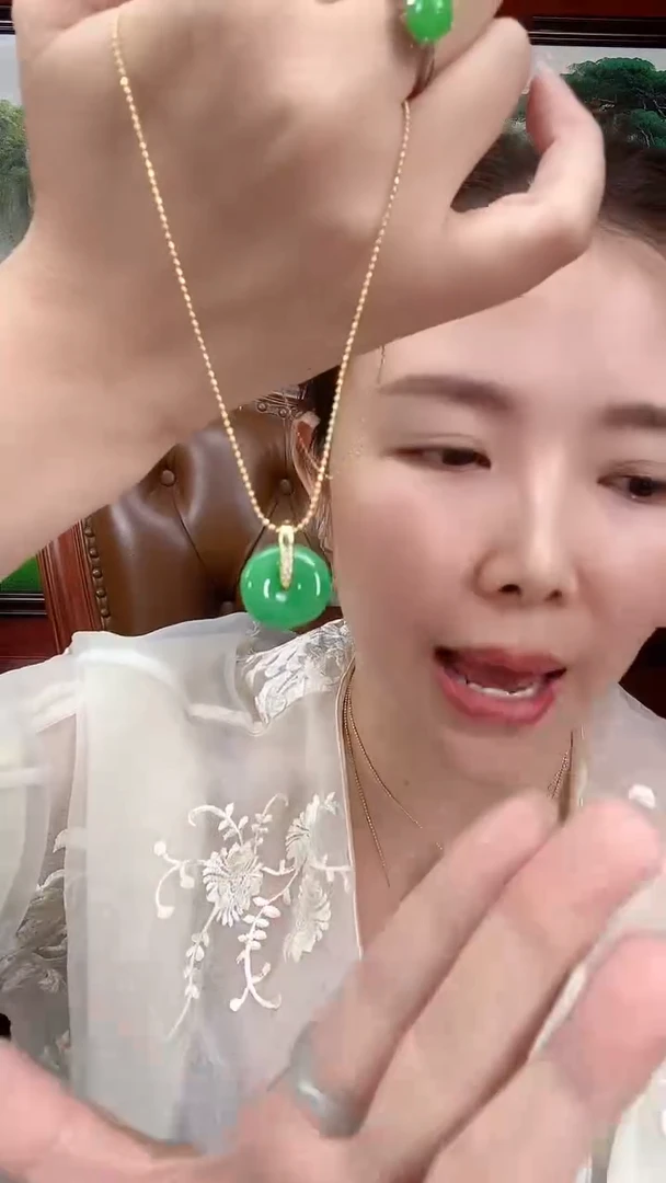 翡翠未镶嵌吊坠(赠链)X20阳绿平安扣