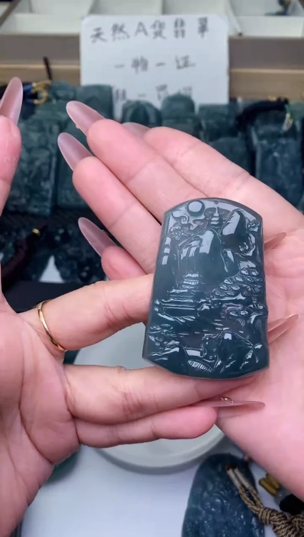 颈饰未镶嵌翡翠