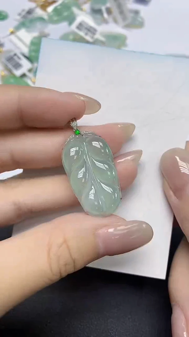 翡翠18K金镶嵌颈饰天然缅甸翡翠A货