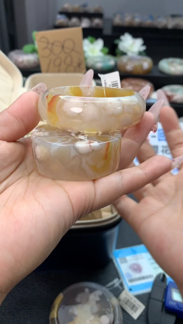 未镶嵌手镯石英质玉（51-52圈口）赠送镯心