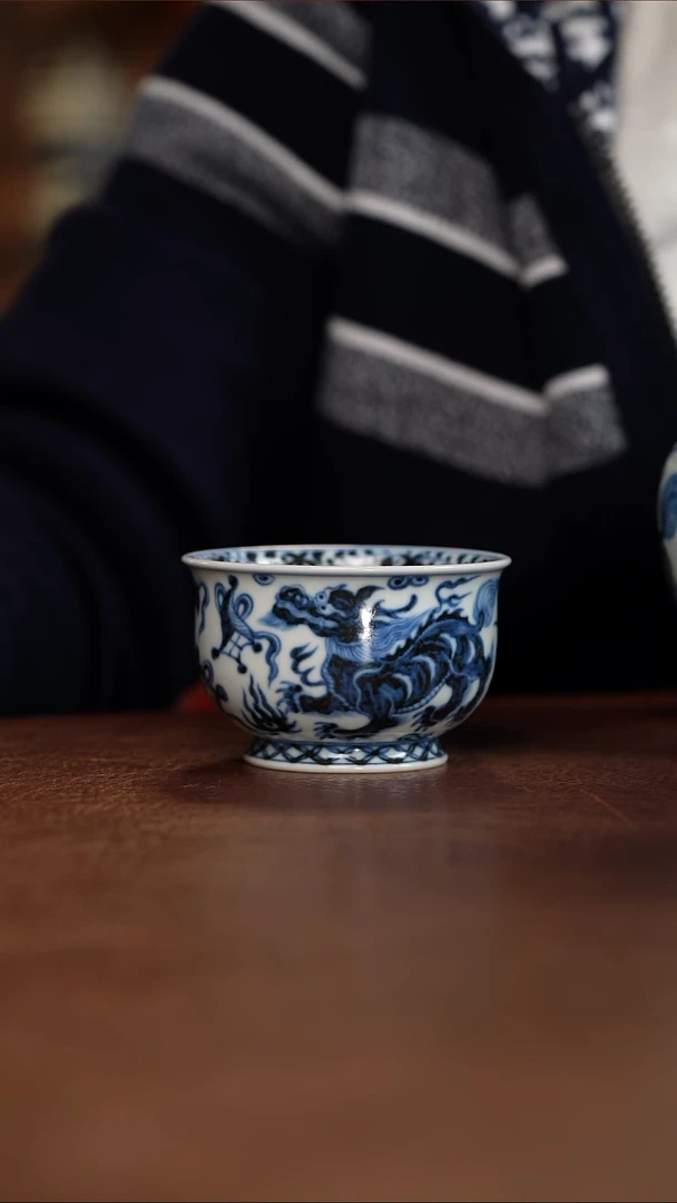 元青花双甪端纹炉式杯