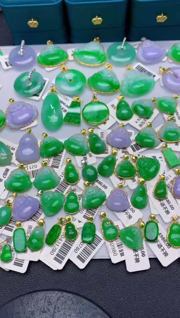 颈饰18K金镶嵌翡翠缅甸天然翡翠A货