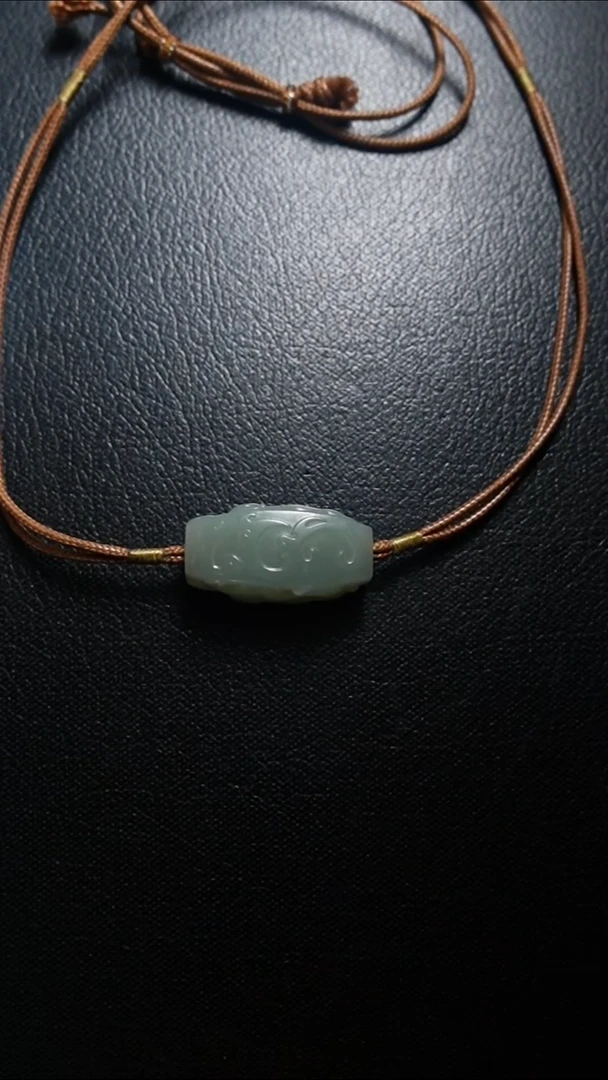 颈饰未镶嵌和田玉螭龙玉勒子