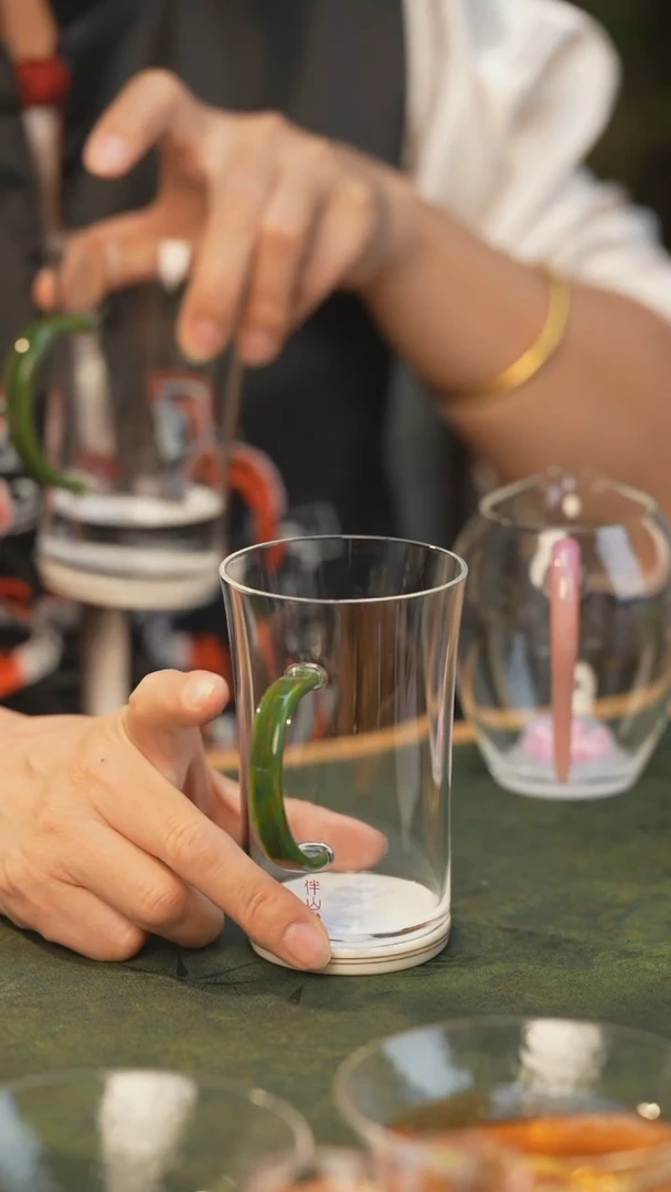 绿玉料把绿茶杯