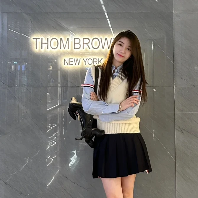 全新未使用 THOMBROWNE V字针织无袖 米白/1-3