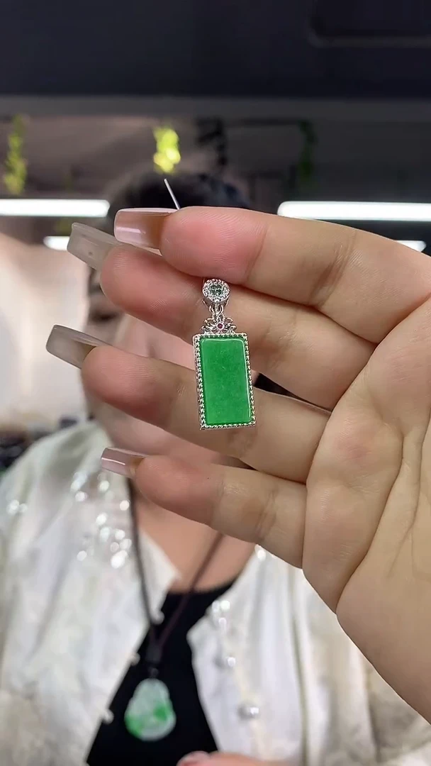 翡翠未镶嵌吊坠(不含链)多样性发其一颜色微差