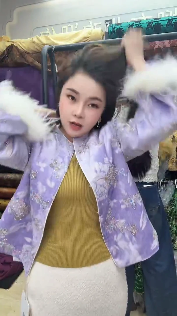 8号紫色丝绒刺绣上衣1件